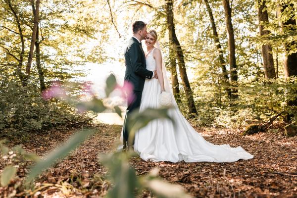 Brautpaar im Wald beim Hopfengut No20 in Tettnang