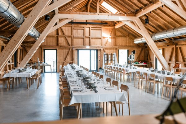 Festlich gedeckter Hochzeitssaal im Hopfengut No20 Tettnang