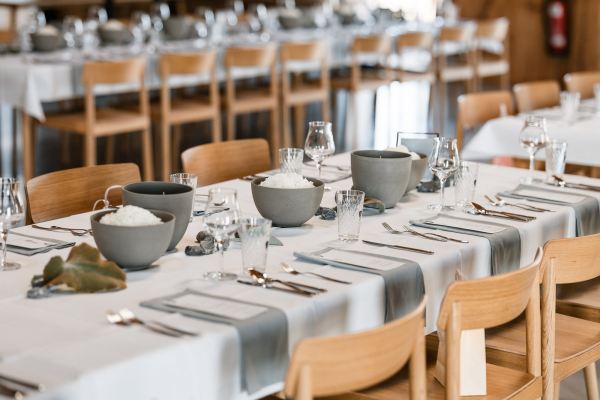 Festlich gedeckter Tisch bei einer Hochzeit im Hopfengut No20 Tettnang
