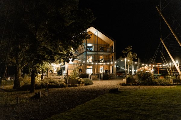 Hopfengut No20 bei Nacht während einer Hochzeitsfeier