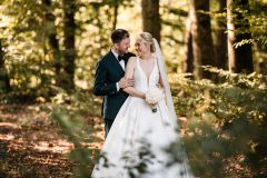 Brautpaar im Wald bei der Hochzeit im Hopfengut No20 Tettnang