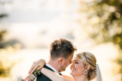 Glückliches Brautpaar bei der Hochzeit im Hopfengut No20 Tettnang
