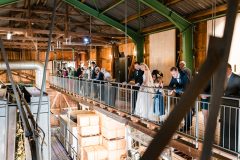 Hochzeitsfeier im Hopfengut No20 Tettnang – Galerie mit Blick auf die Hopfenverarbeitung