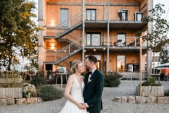 Hochzeitspaar vor dem Hopfengut No20 in Tettnang