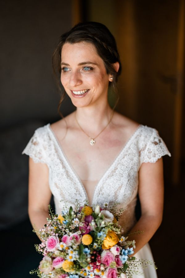Brautporträt bei der Hochzeit auf der Gutsalm Harlachberg