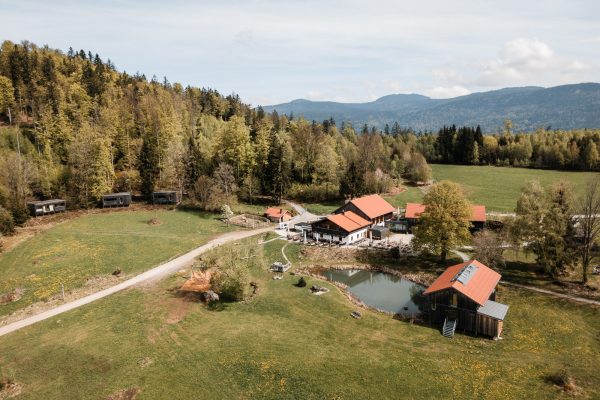 Gutsalm Harlachberg – Hochzeit mit Ausblick im Bayerischen Wald