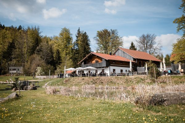 Gutsalm Harlachberg – Hochzeit von Bettina und Jonas mit Ausblick