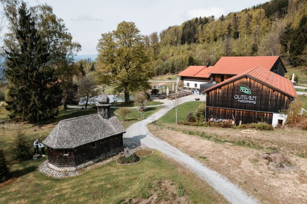 Gutsalm Harlachberg – Hochzeitslocation mit Kapelle und Ausblick