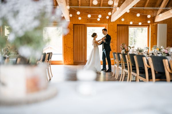 Hochzeitstanz von Bettina und Jonas auf der Gutsalm Harlachberg
