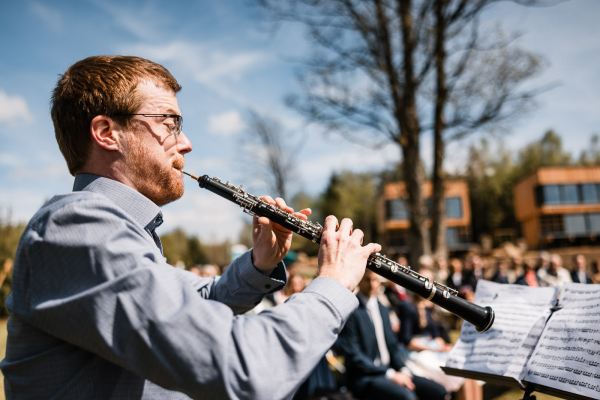 Oboenspieler bei der Hochzeit von Bettina und Jonas auf der Gutsalm Harlachberg