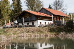 Gutsalm Harlachberg am Teich – Hochzeitslocation von Bettina und Jonas