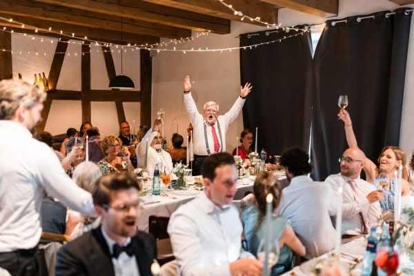 Ausgelassene Hochzeitsfeier im Birnauer Oberhof am Bodensee