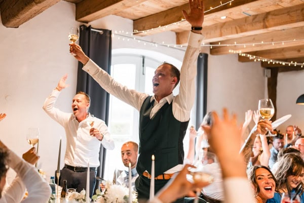 Ausgelassene Stimmung bei der Hochzeitsfeier im Birnauer Oberhof