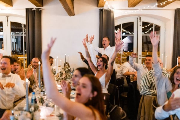 Ausgelassene Stimmung bei der Hochzeitsfeier von Marie und Steve im Birnauer Oberhof