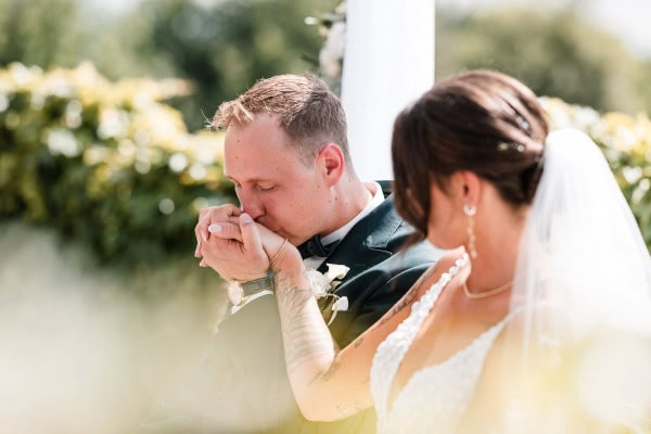 Emotionaler Moment bei der freien Trauung im Birnauer Oberhof
