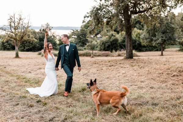Hochzeit von Marie und Steve am Birnauer Oberhof mit Hund
