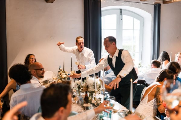 Hochzeitsfeier am Birnauer Oberhof – Festliche Tafel und ausgelassene Gäste