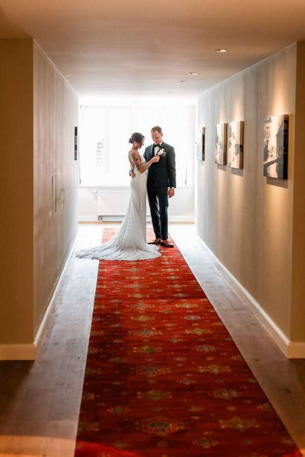 Marie und Steve beim Getting Ready im BadHotel Überlingen