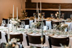 Festlich gedeckte Hochzeitstische im Birnauer Oberhof