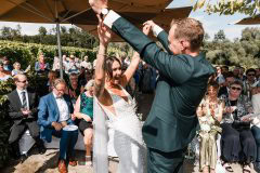 Jubelnder Hochzeitstanz bei der freien Trauung am Bodensee