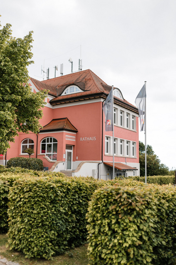 Rathaus Heiligenberg – Außenaufnahme zur standesamtlichen Hochzeit