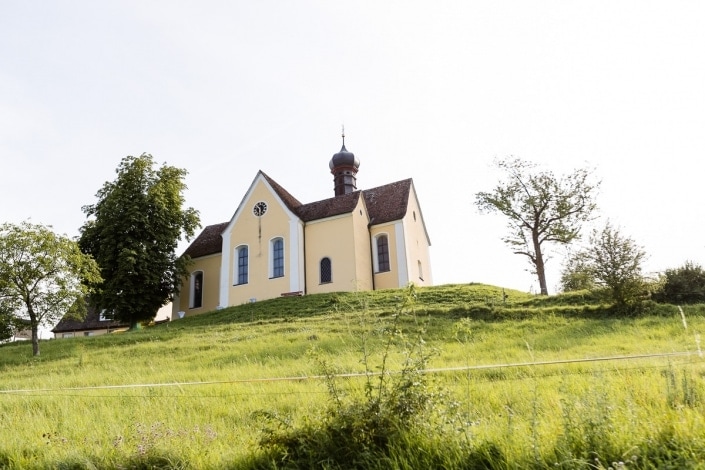Wallfahrtskirche-Baitenhausen-am-Bodensee an einem warmen Sommertag im Juli feierten Britta und Jonas ihre Hochzeit in der Wallfahrtskirche Baitenhausen am Bodensee.
